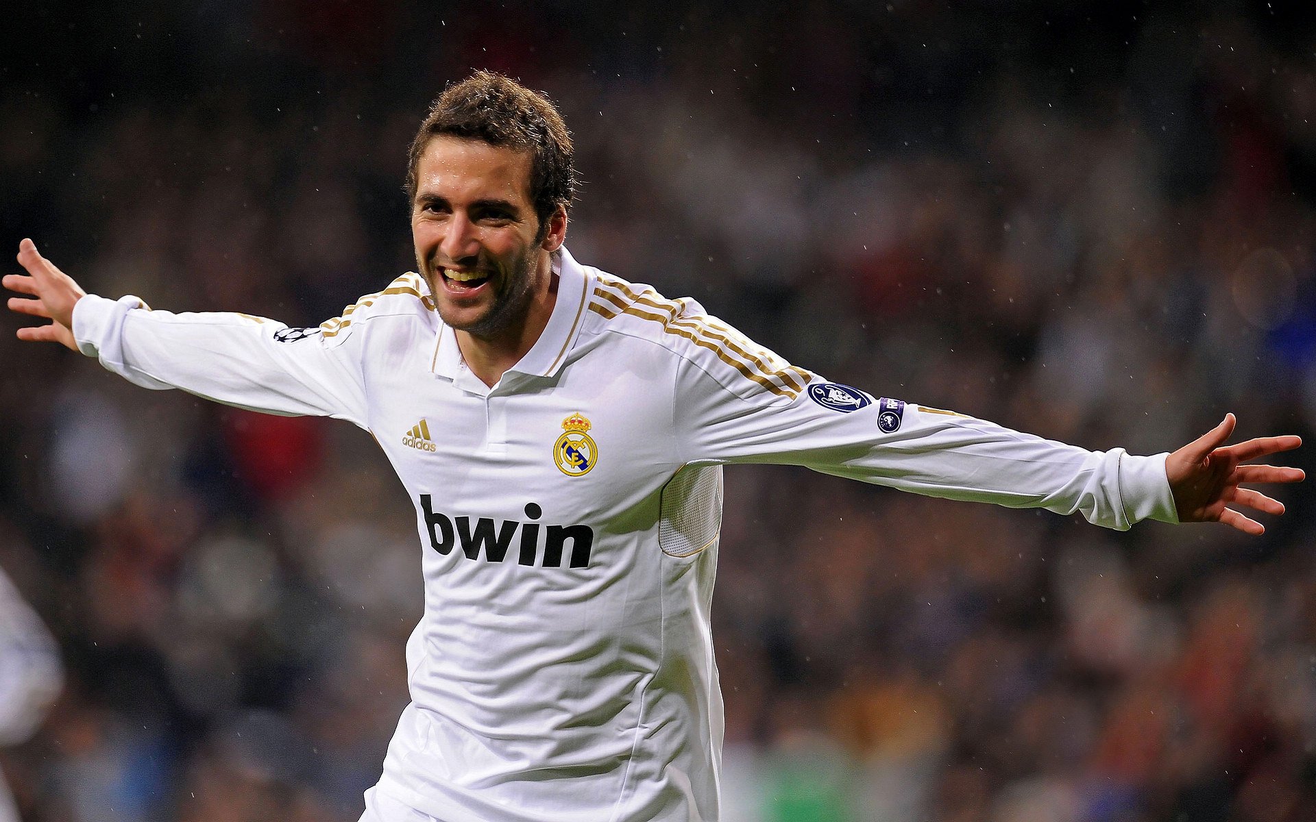 奥格斯堡主场1-0战胜沃尔夫斯堡，保级关键三分，奥格斯堡主客场球衣